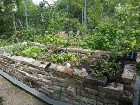 Hochbeet mit Schneckenzaun