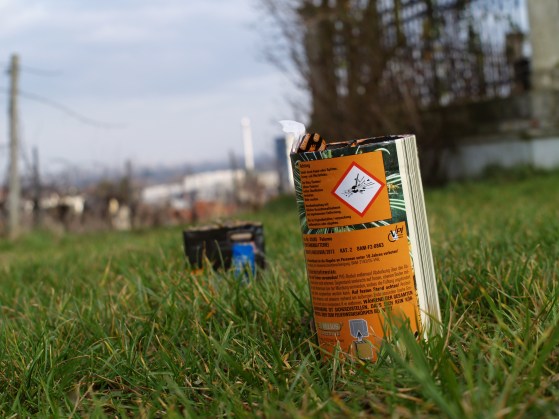 Böllerdreck in der Natur