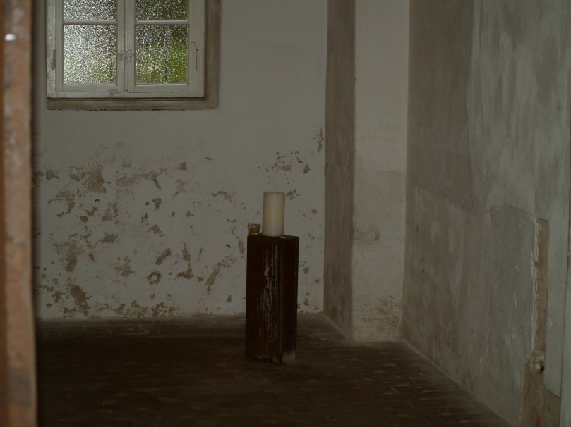 Haus Sonnenstein in Pirna. Alleine hier wurden während des Nationalsozialismus 14.000 psychisch Erkrankte, geistig Behinderte und Häftlinge aus Konzentrationslagern getötet. Zu sehen ist die damalige Gaskammer.