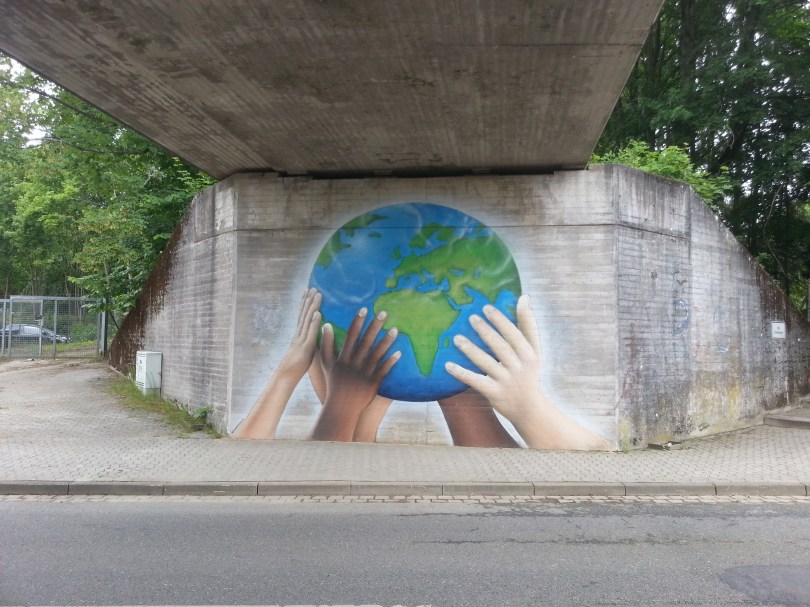 Das ist doch mal ein Graffity Künstler leider unbekannt, aber Respekt und danke für dieses schöne Werk! Das passt auch haargenau auf meinen Blog und daher muss es hier einen Platz finden.