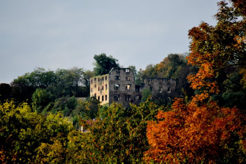 Seit vielen Jahrhunderten throne die Ruine Landskrone über Oppenheim und trägt einen Hauch Ewigkeit in sich.
