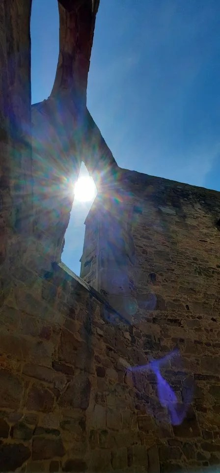 Sonnenstrahlen in der Kirche