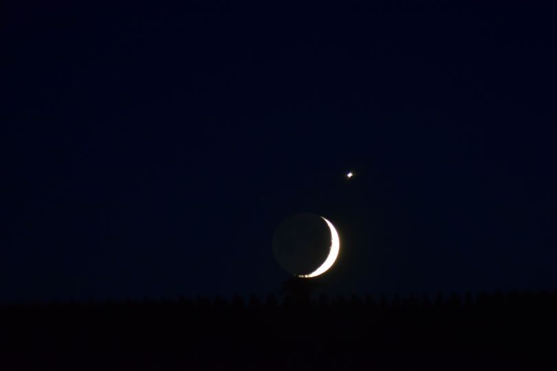 Mond und Venus beim Untergang